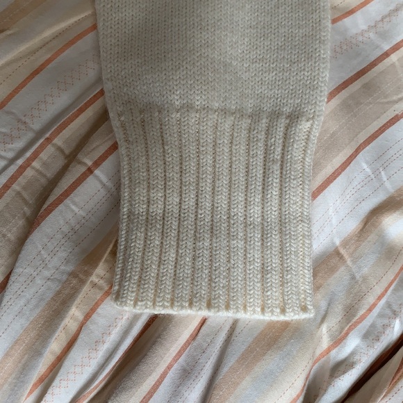 Cherokee white turtleneck size women’s medium worn maybe five times - Picture 4 of 4